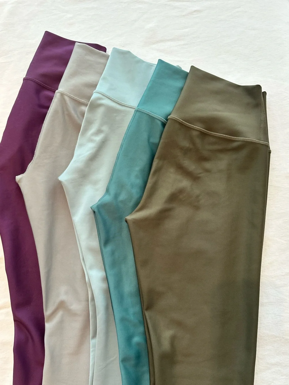 ALO Yoga Olive Green High-Rise Leggings with Subtle Logo